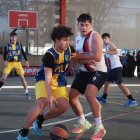 Un lance del partido de cuartos entre El Pilar y San Agustín.