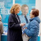 La candidata número uno por Valladolid del Partido Popular, María Pardo, visita la sede de campaña del partido, ubicada en la calle Santiago.