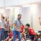 Óscar Perales celebrando una victoria de la selección española.