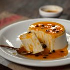 PANACOTA CON GLASEADO DE NARANJA Y PEPITAS DE CHOCOLATE NEGRO