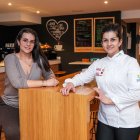 Las hermanas  Silvia y Claudia Manzano, dueñas de este establecimiento