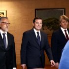 Carlos Pollán, Alfonso Fernández Mañueco y Carlos Martínez, en el debate de este jueves