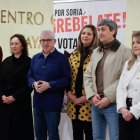 Los candidatos de Soria ¡Ya! atienden a los medios minutos antes de comenzar su acto de campaña.