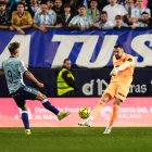 Guilherme despeja el balón ante el malacitano Chupe.