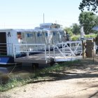 El Canal de Castilla, la gran ruta del interior que impulsa el turismo activo en Palencia, barco de recreo y peregrina a Santiago  en Frómista(Palencia).
