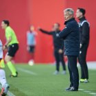 Escribá da indicaciones ante el Mirandés en Anduva.
