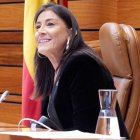 La vicepresidenta segunda socialista Ana Sánchez se despide del hemiciclo en la última sesión plenaria de la legislatura.