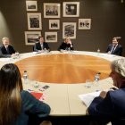 Reunión entre el PP y el PSOE de Castilla y León, con Alfonso Fernández Mañueco y Carlos Martínez al frente