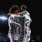 Jugadores blanquivioleta festejan el gol.