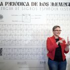 La concejala de Educación y Cultura del Ayuntamiento de Valladolid, Irene Carvajal, asiste a la presentación de la primera tabla periódica del mundo traducida a lengua de signos.