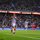 Maroto celebra su gol ante el Almería, en la victoria blanquivioleta ante el segundo clasificado.