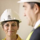 La ministra de Vivienda y Agenda Urbana, Isabel Rodríguez, y el consejero en funciones de Medio Ambiente, Vivienda y Ordenación del Territorio, Juan Carlos Suárez-Quiñones, visitan las obras de construcción de una promoción de 40 viviendas asequibles para jóvenes en Ávila.