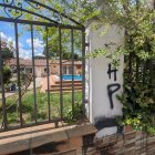 Chalet donde ha aparecido el habitáculo oculto en una imagen de este lunes.