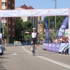 Kepa cruza la meta como ganador del Memorial Ángel Lozano - Jesús Nieto.