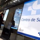 Un 18% de los médicos de Castilla y León secunda la huelga, con más de 5.600 consultas y casi 200 operaciones canceladas.

El paro convocado este lunes, 27 de abril, en los centros sanitarios de la Junta de Castilla y León por los sindicatos médicos -- en una convocatoria a nivel nacional por el nuevo Estatuto Marco-- ha tenido un seguimiento medio del 18 por ciento, con más de 5.600 consultas y casi 200 operaciones canceladas, según los datos registrados por la Gerencia Regional de Salud en las once áreas de salud de la Comunidad en el turno de mañana.

SALUD 
JCYL