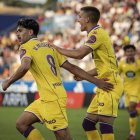 Biuk felicita a Meseguer tras marcar el gol del empate en el partido de la primera vuelta en Zaragoza.