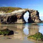 La playa de Las Catedrales, donde falleció la joven de Laguna de Duero, en una imagen de archivo.