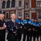 Alberto Cuadrado y Julia González presentan los nuevos móviles de la Policía Municipal