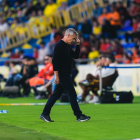 Fran Escribá, cabizbajo en la derrota ante Las Palmas.