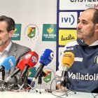 Javier Rujas junto a Juan Ignacio Hernández en su presentación.