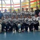 Caja Rural Panteras posa con la copa de campeón de Liga femenino.
