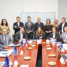 De pie: Pablo Gómez (director de la Fundación Intras), Elisa Gutiérrez (directora de instituciones de Caixabank), Raúl Grande (responsable Enterprise Vodafone), David García (rector de la UEMC), José Mateos (vicerrector de Investigación de la USAL), Sandra Martínez (directora general  de Iberaval), Silvia Herrero (directora de comunicación de Iberdrola), Pablo Lago (director de El Mundo de Castilla y León) y Alicia Iglesias. Sentados: Félix Barrio (director general de Incibe), Vicente Ruiz (director adjunto de El Mundo), Adriana Ulibarri (editora de El Mundo de Castilla y León), Rosa Cuesta (directora de Política Económica y Competitividad de la Junta), Alberto Caballero (director gerente de la Fundación del ICSCyL)