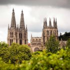 Cada año, miles de visitantes recorren la catedral de Burgos atraídos por la monumentalidad del templo, símbolo universal del gótico europeo.