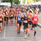 Cabeza de carrera tras la salida de la 1/2 media Maratón Universitaria 2026.