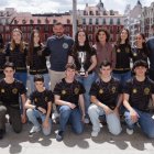Los Rolling Lemons, en el Ayuntamiento tras ser recibidos.