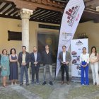 Presentación del Wine Conexion en la Diputación.

El Wine Conexión 3.0 llevará vino, música y gastronomía a seis bodegas de la provincia de Valladolid pertenecientes a las cinco denominaciones de origen, así como a la IGP Vinos de la Tierra de Castilla y León, a través de una experiencia cultural "única" con el objetivo de dinamizar el medio rural y poner en valor la riqueza vitivinícola y cultural del territorio y que contará con artistas como David Otero, Polo Nández, Merino, Noan, Welcome Lemi y Amparo Sánchez

ESPAÑA EUROPA CASTILLA Y LEÓN SOCIEDAD