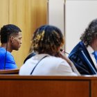 Juicio por homicidio en grado de tentativa de tres miembros de la banda latina ‘Trinitarios’ contra un seguidor de ‘Dominican Don’t Play’.