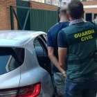 Imagen de la detención de uno de los honbres