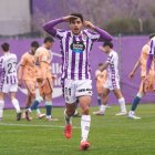 Riki de Moraes celebra un gol con el Promesas.