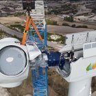 Instalación del primer aerogenerador en uno de los parques eólicos de Iberdrola en Herrera - Burgos