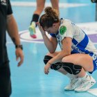 Savina Bergara, llorando tras el descenso del Aula.