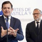 Alfonso Fernández Mañueco y Carlos Pollán, en la comparecencia para presentar el pacto de Gobierno PP-VOX.