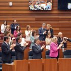 Instantes del pleno de investidura en las Cortes de Castilla y León.
