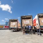 Gadis ha celebrado una entrega simbólica de toda la ayuda recaudada en la sede central de GADISA Retail en el Polígono de Piadela, que ha contado con la asistencia del presidente del Banco de Alimentos Provincia de A Coruña, Manuel Mora. Por parte de la empresa, la directora de Marketing y RSC, Melisa Pagliaro, el director de Comunicación, José Luis Fernández Astray, y las coordinadoras de RSC y de Comunicación, Lucía Santos y María Eimil.