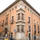 El Palacio de los Condes de Valverde, en la esquina de San Ignacio con Expósitos, conserva una de las fachadas más reconocibles del Valladolid histórico.