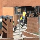 Actuación policial para proceder a la eliminación de múltiples enganches ilegales, en la comunidad de propietarios de la urbanización de Arroyovereda