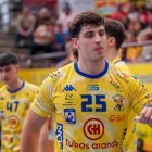 Asier Iribar con la camiseta del Aranda.
