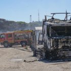 Incendio en la fábrica de palés junto a la rotonda del colegio San Agustín