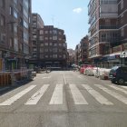 Vallas que indican el corte de la calle Acibelas para la transformación de la zona.
