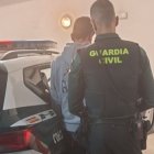Uno de los detenidos por allanamiento de morada.