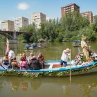 Procesión de La Virgen del Carmen por el río Pisuerga de Valladolid.