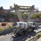 Lanzamiento de la plataforma de vía sobre el viaducto de Los Tramposos en la variante de mercancías de Valladolid.