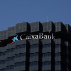 Fachada de un edificio de CaixaBank.