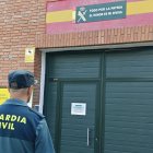 Agente de la Guardia Civil en un cuartel.