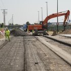 Obras de asfaltado en el camino viejo de Simancas.
