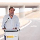 El ministro de Transportes y Movilidad Sostenible, Óscar Puente, en la inauguración de dos tramos de la A-11